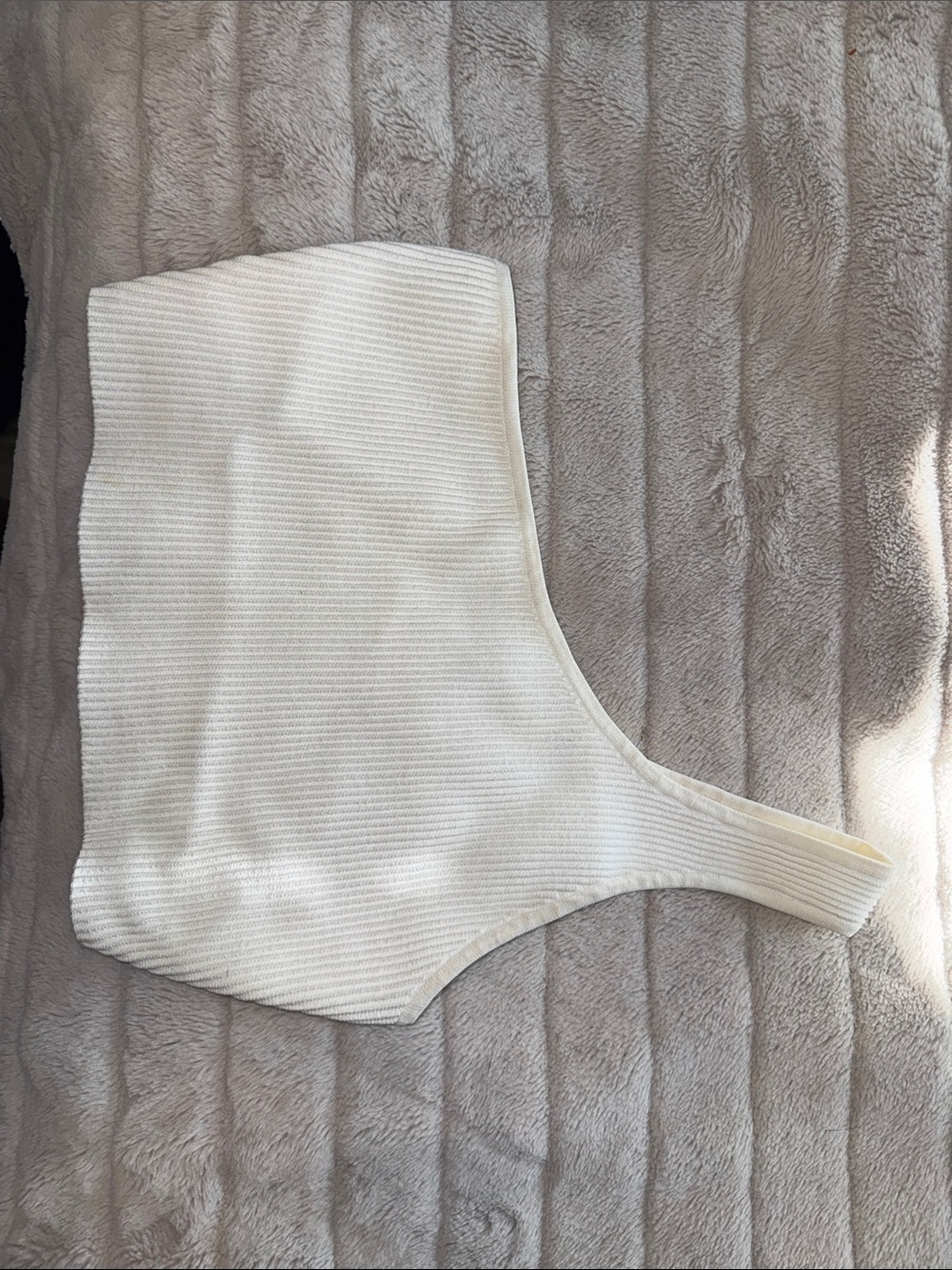 Aritzia Babaton Sculpt Knit White One-Shoulder Crop Tank